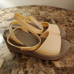 Crocs sz 11 Brooklyn Sandals Womens Shitake Ankle Strap Wedge Open Toe Comfort